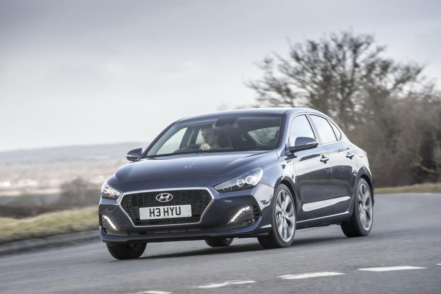  Hyundai i30 Fastback (PD) 2018 года  (UK) (фото 16 из 40)
